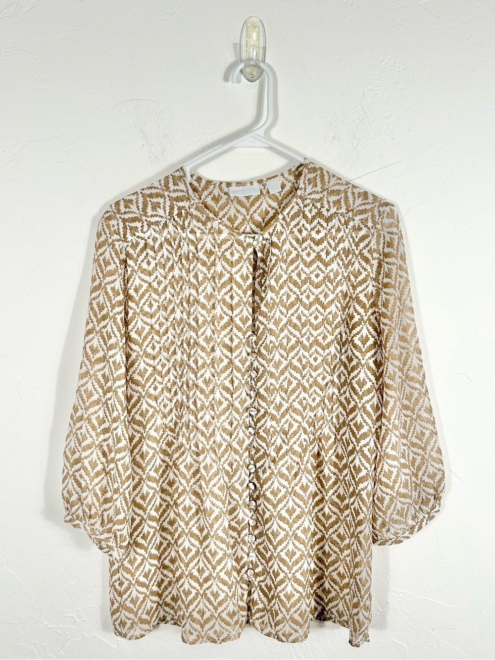 New York & Company Geometric Chevron Pleated Blouse Button Up Tan White Size M